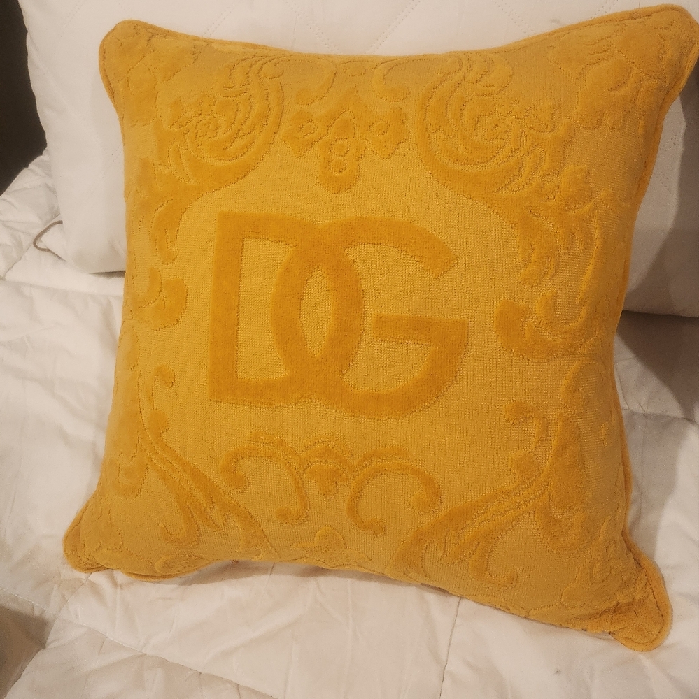Yellow gold Dolce Gabbana Cushion